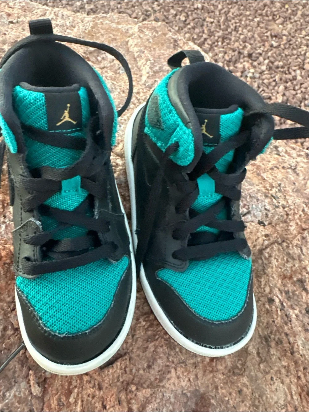 Nike Kids Teal and Black Mid-Top Sneakers